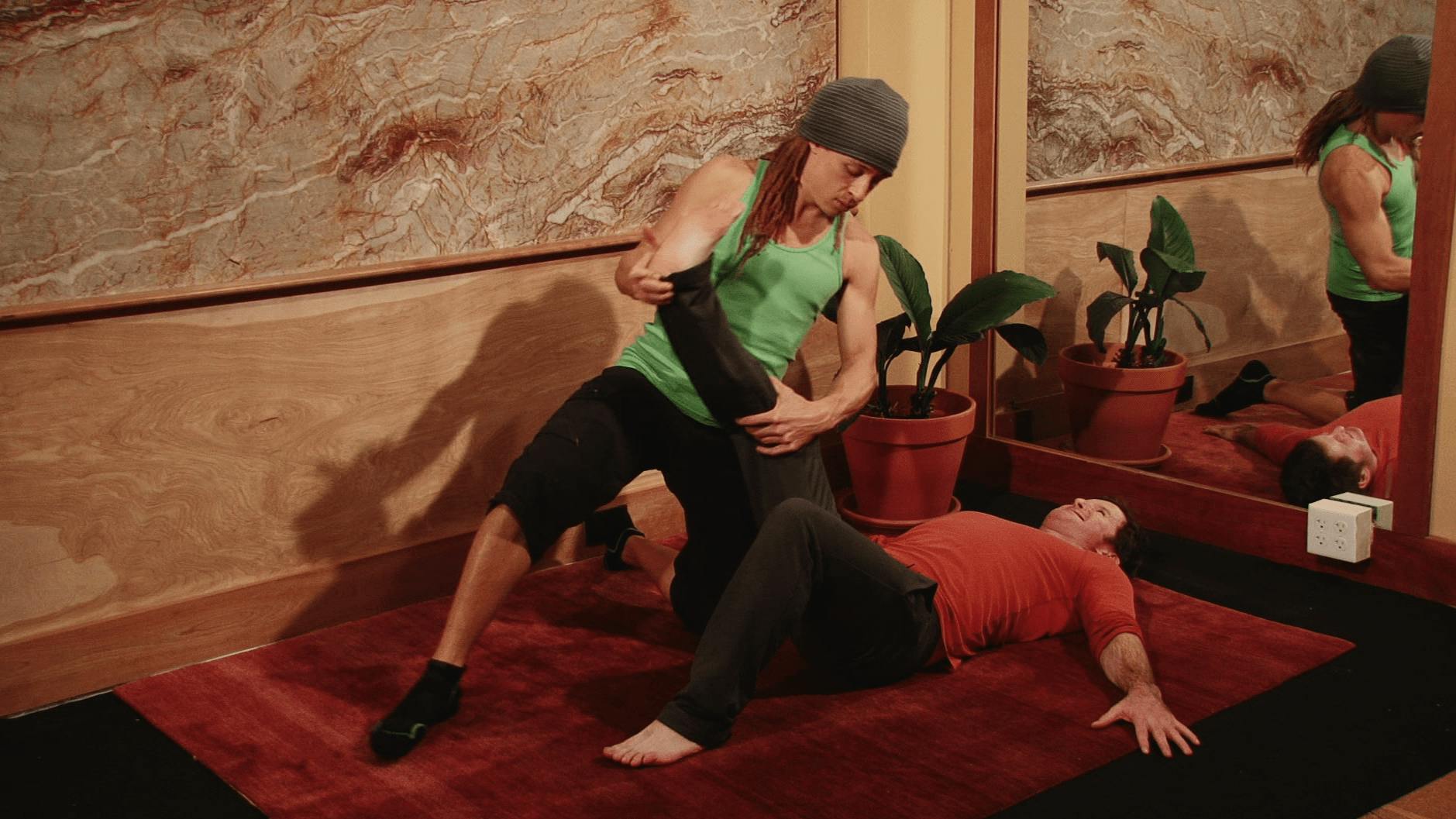 BR - Assisted Central Straight Leg Extension